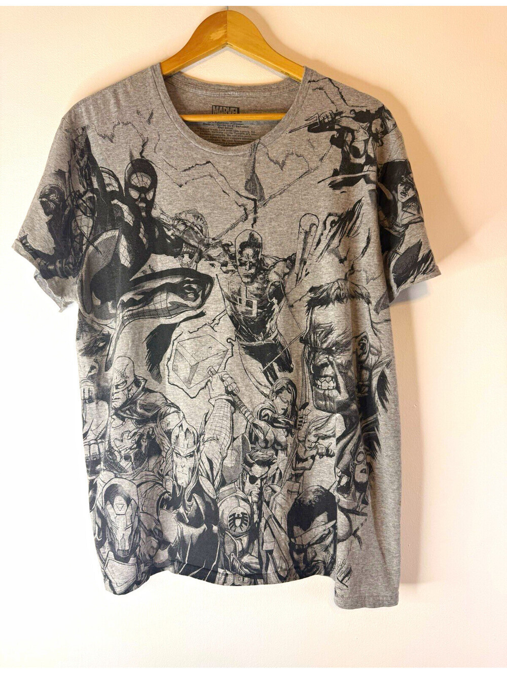 Marvel FULL FRONT graphic tee Size L
